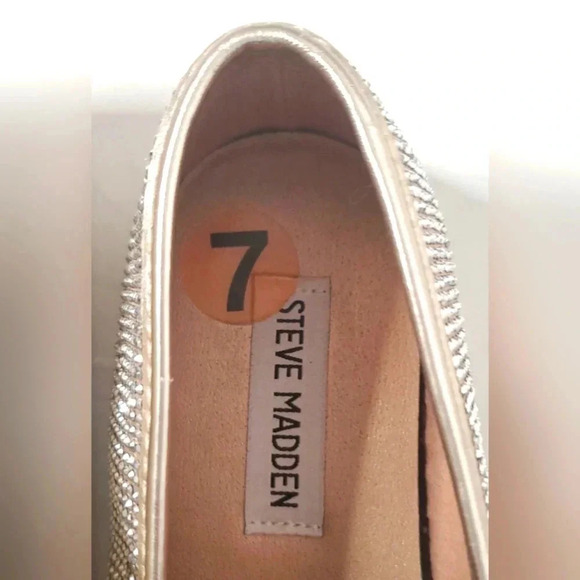 Steve Madden  Champagne Rinestone Slip on Platform Flat Sneaker Sz 7 US - Picture 7 of 8